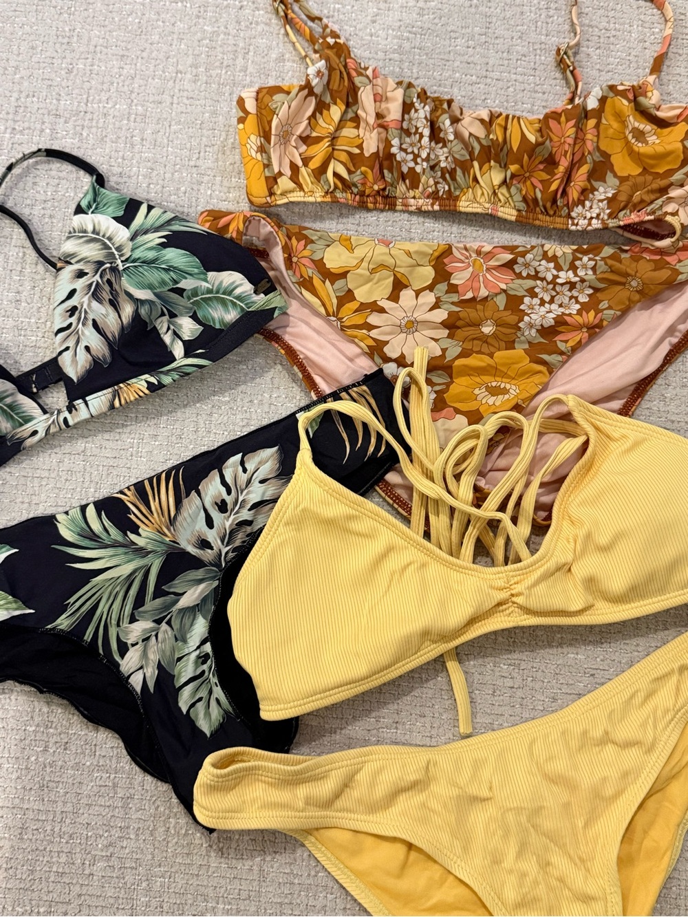 3 Bikinis
